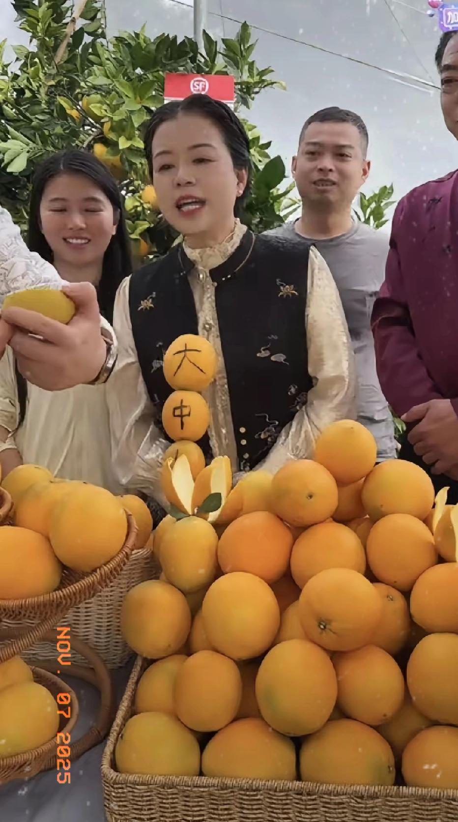 太火了！许妈姚爸赣南脐橙专场爆单10分钟狂销8000单，网友：得道多助直播