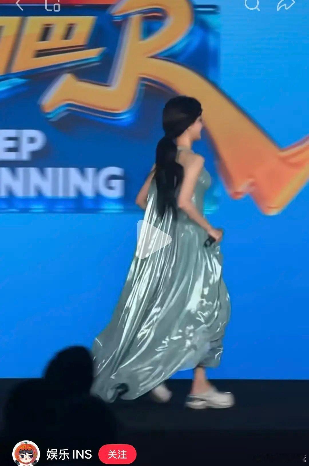 谁规定女明星只能穿高跟鞋的，喜欢白鹿这种松弛的感觉