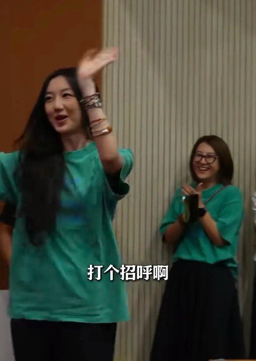 王菲没想到，自己辛苦养大的李嫣，竟给李亚鹏疯狂长脸了！近日，李亚鹏晒出爱女参加嫣