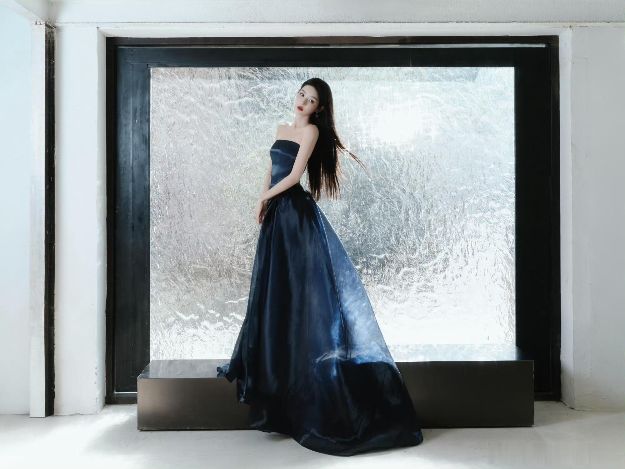 王玉雯金鸡闭幕式礼服来自IVANYONGCOUTURE2026系列👗