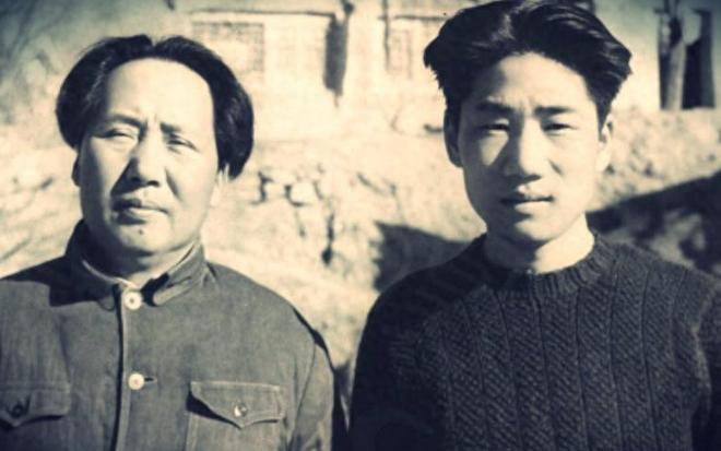 1946年1月，延安东关机场，黄土漫天。一架苏制客机落了地，舱门打开，走下来