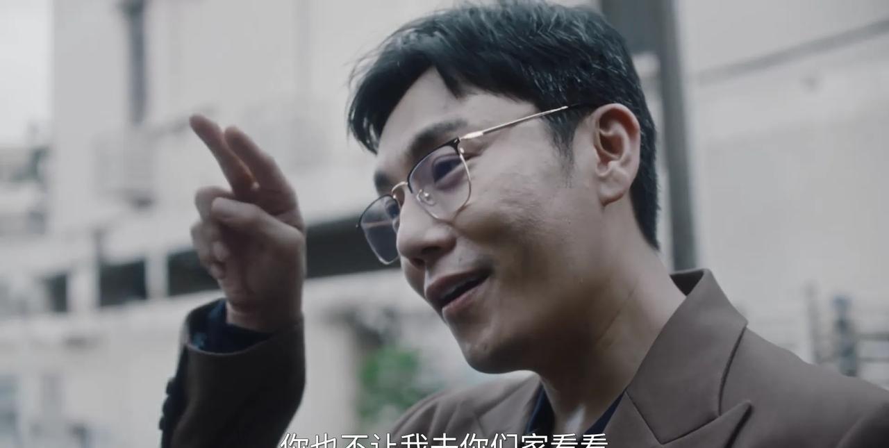 《扫毒风暴》直到林强峰看见营业执照，才知道卢少骅为什么要娶哑巴女孩吴燕萍为妻？跟
