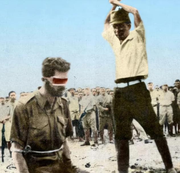 1943年，一个日本人砍下一个男人的的脑袋，没想到，因为这张照片，10万日本人全