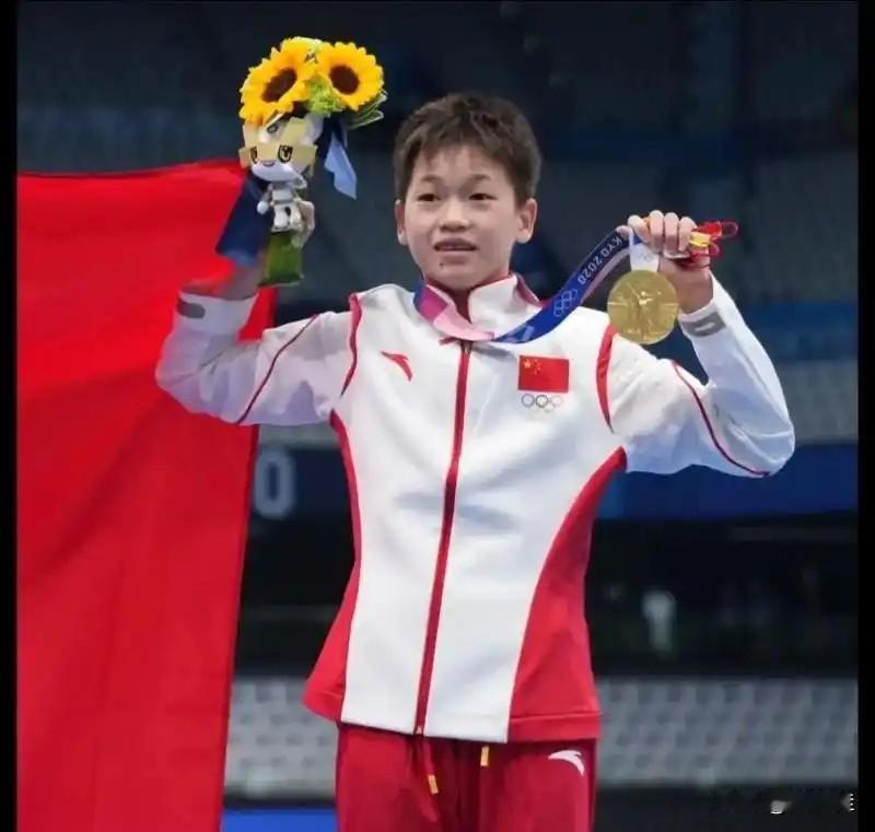 好多人说全红婵胖了，但我反倒觉得，不是她现在胖了，而是以前实在太瘦了。十八岁正是