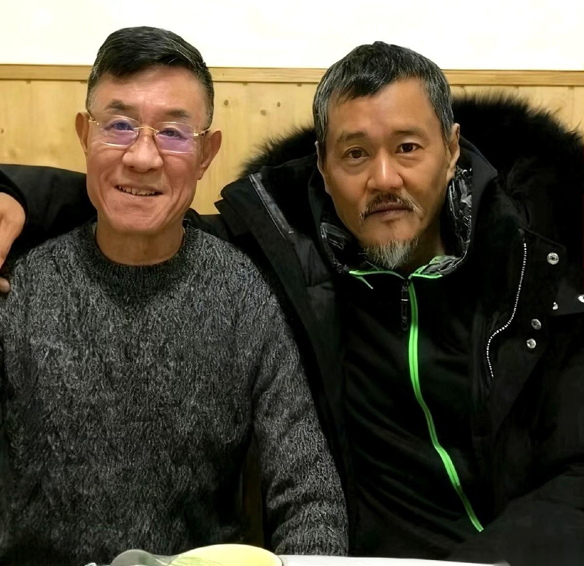 杀青那天，十三爷先走了。年羹尧对着一把空椅子，抱拳，说十三哥，下辈子还一起闯。