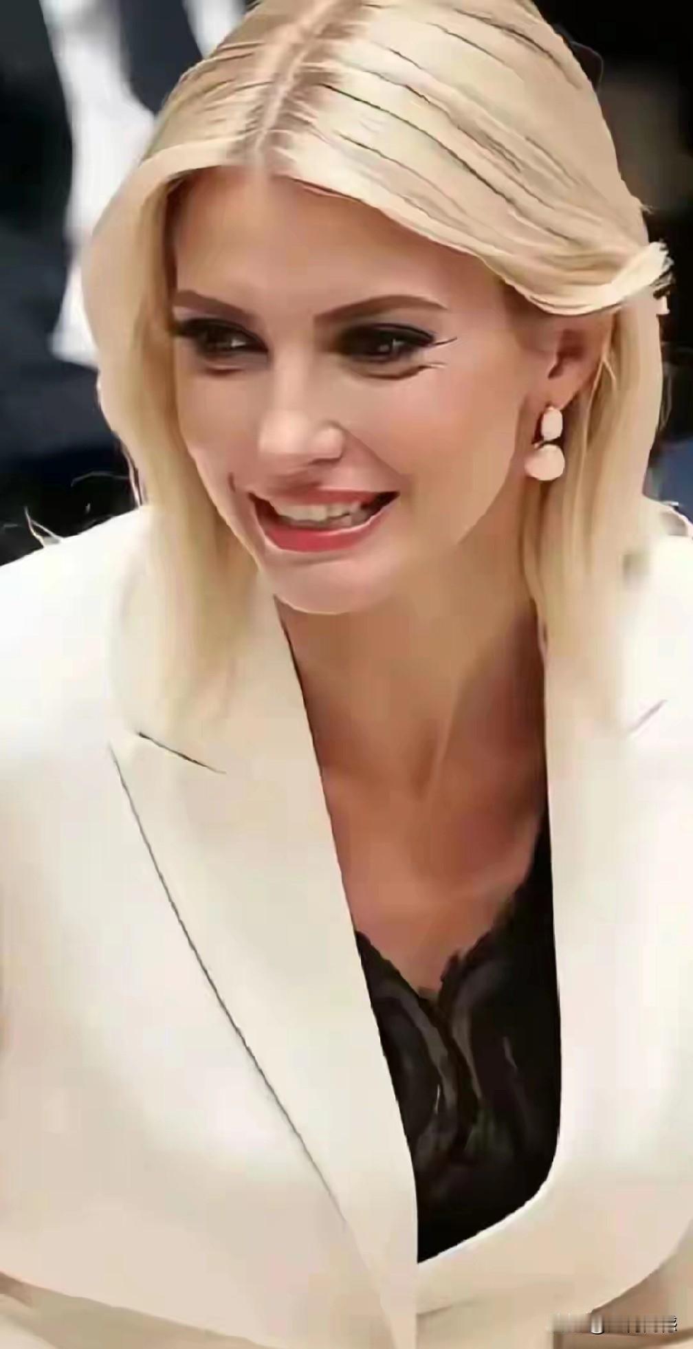 这个法国模特的身材非常的高大，据说已经达到了1米90，人长得也是非常的好看，气质