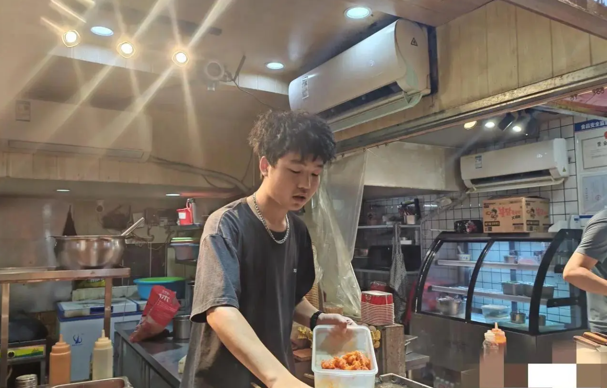 空调才几个钱的电费，真是无知。
