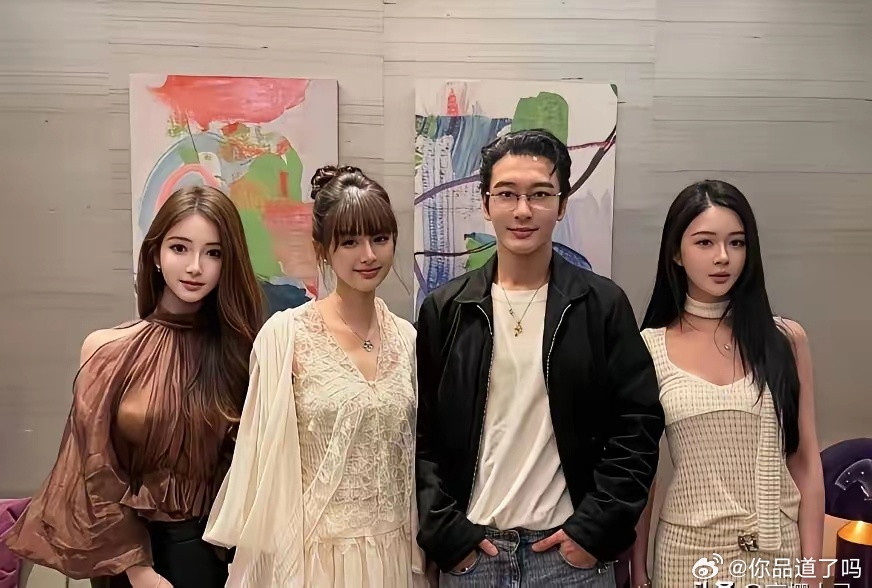 48岁黄晓明现身新加坡环球影城，身边26岁女友胡冉儿一亮相，直接掀起全网热议！一