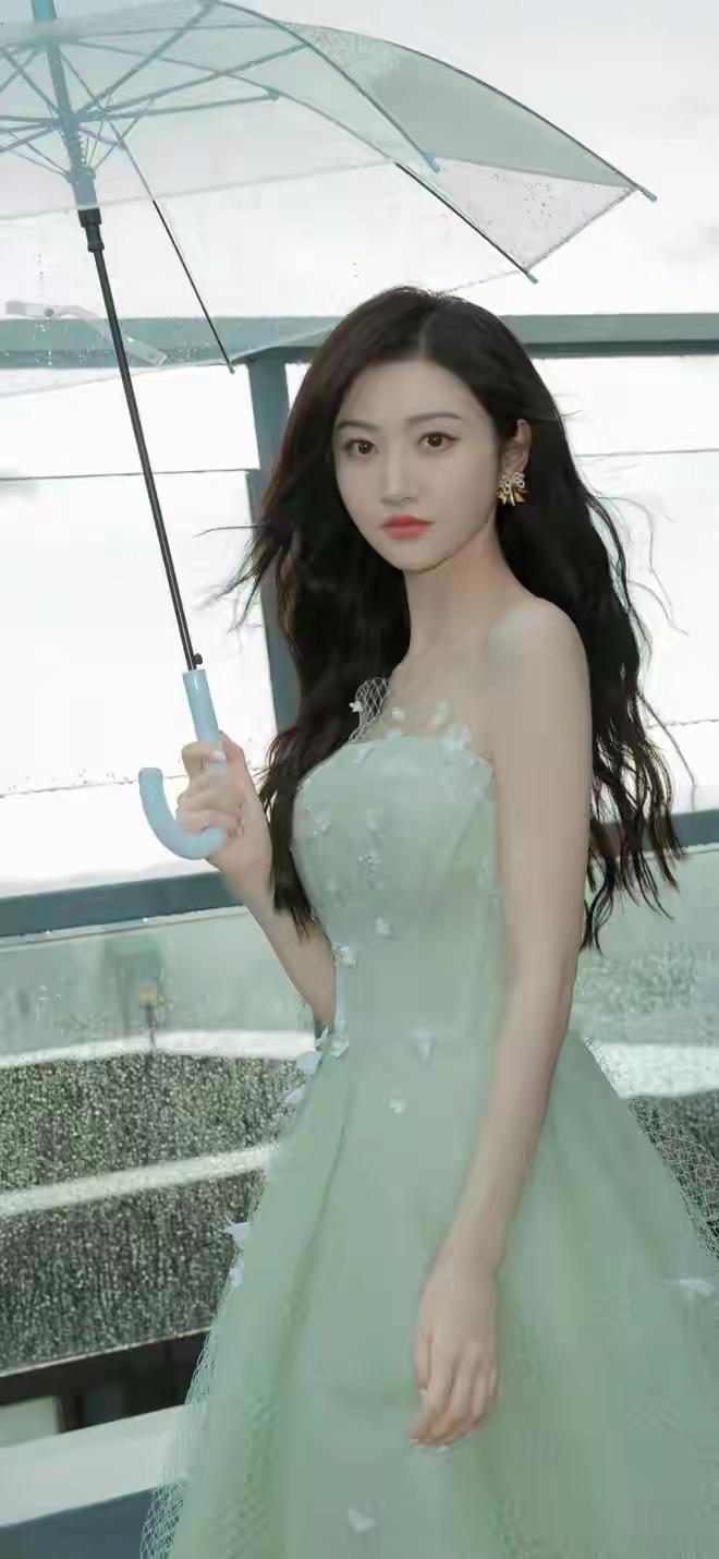 人间富贵花之生存哲学家里有女儿的，特别是有如景小姐这般美丽的，如果感觉养的是
