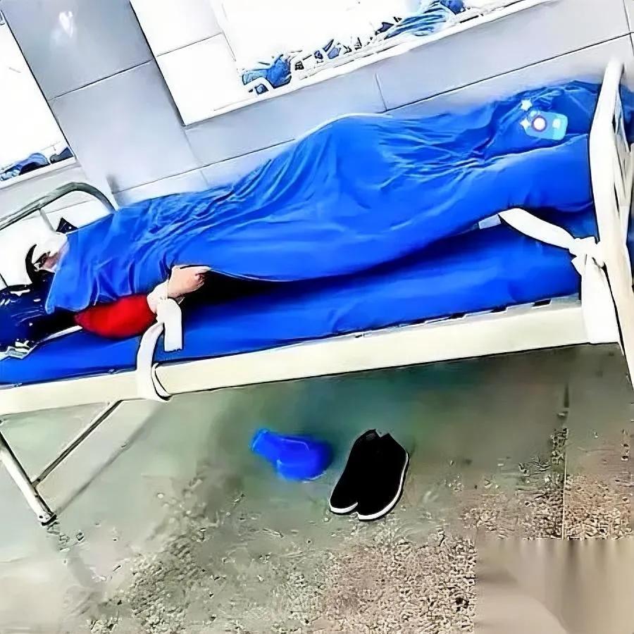 襄阳老人被拖进“疯人院”。5000块一颗人头，医保秒变提款机。我连夜扒了