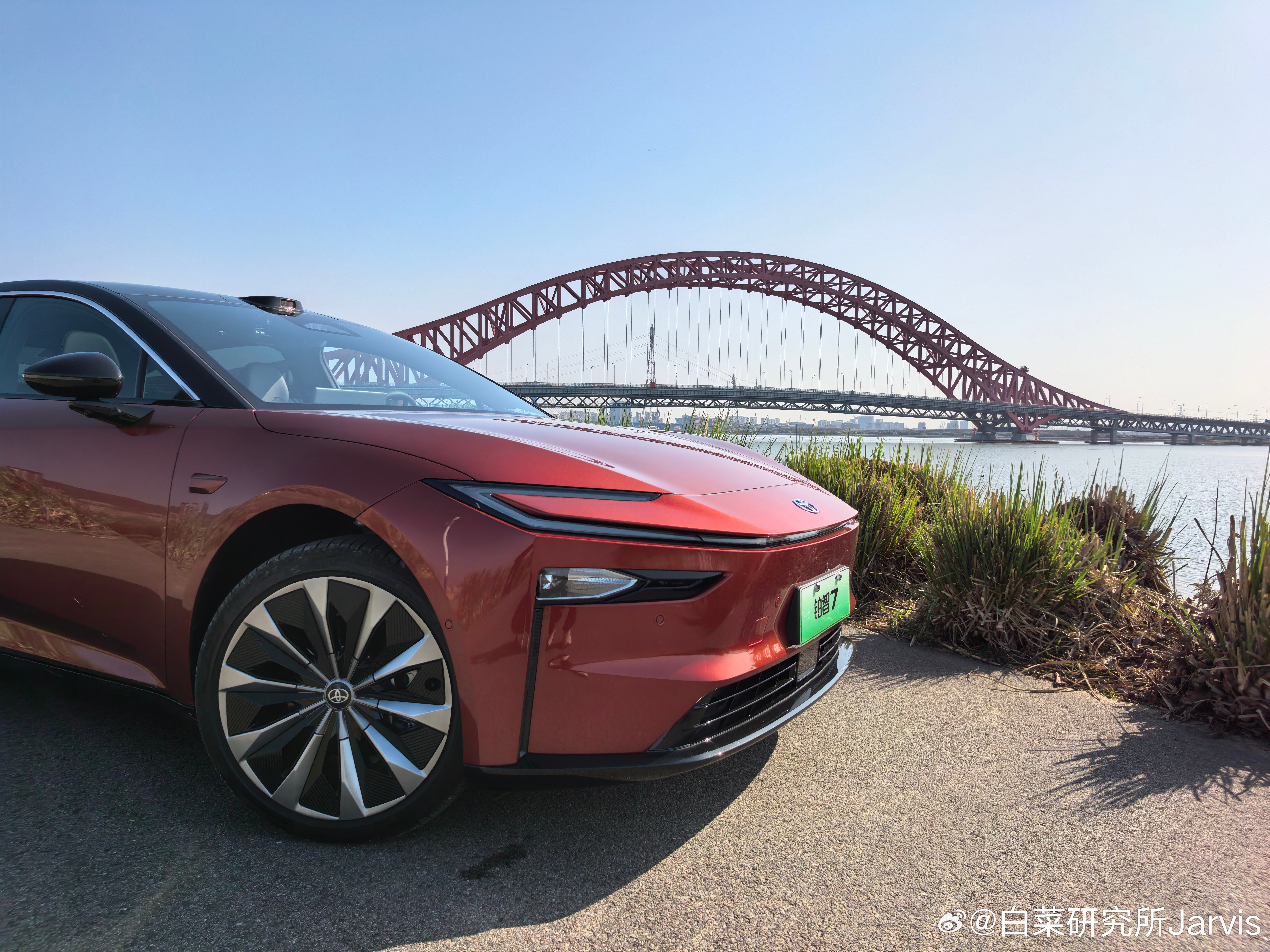 铂智7这车确实更像雷子长得像、开着也像。宁波·梅山湾沙滩公园
