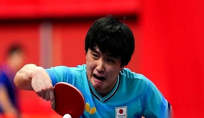 前脚刚在团体赛上拿了冠军，张本智和直接冲着镜头撂下狠话：“日本男乒已经超过中国。”结果这句豪言壮语挂