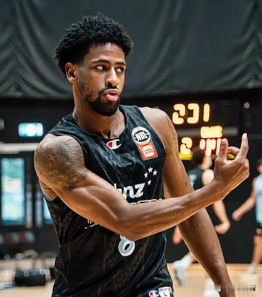 发现了吗？这才是辽篮签约布罗金顿的真正原因。辽篮即将签约布罗金顿，很多球迷可能