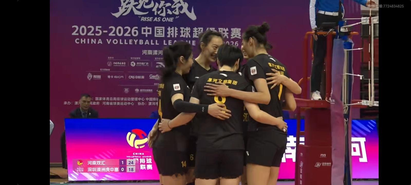 河南女排25比18再第二局，河南女排这个双接应的搏杀阵容，就是要最大化攻击力，深