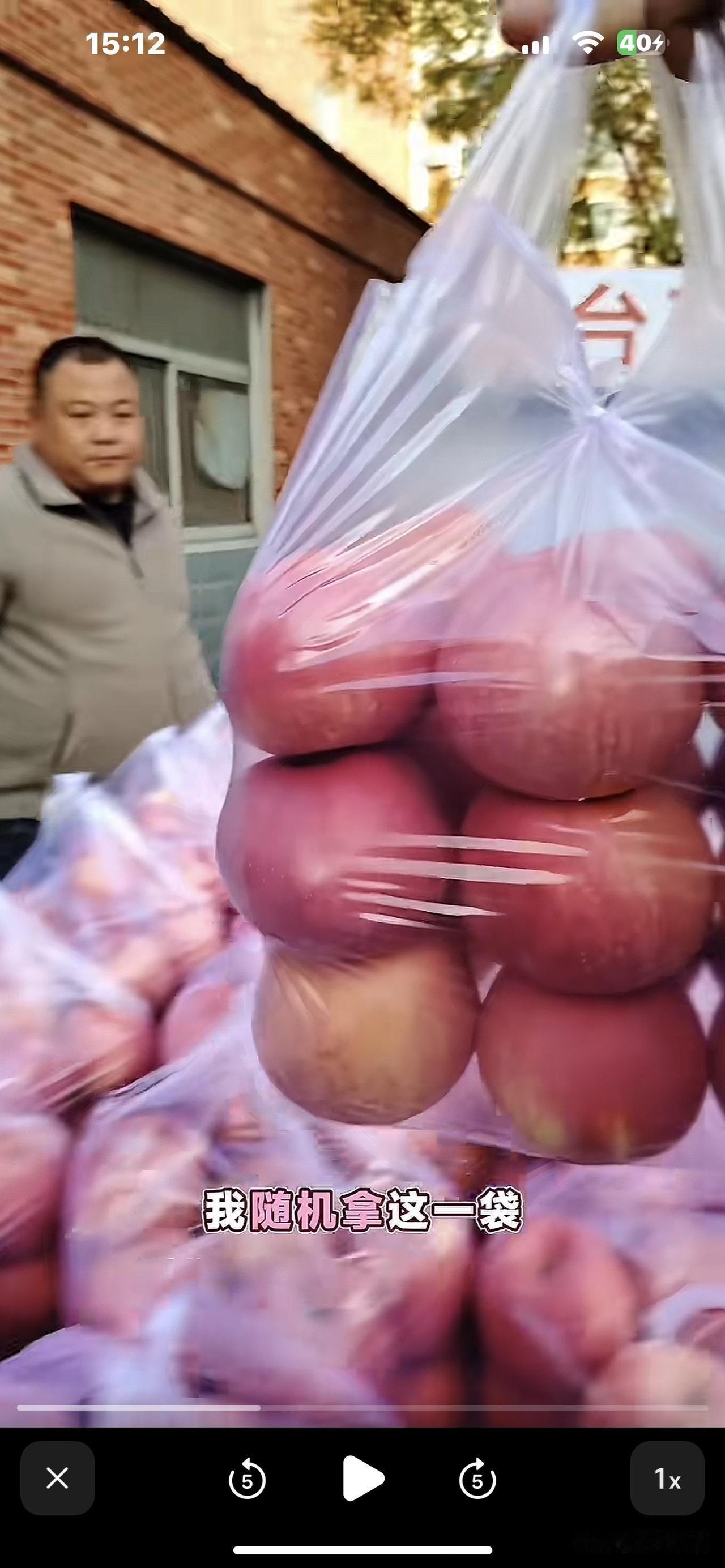 淄博这位大哥估计没想到，自己卖个苹果都火到央视去了。原来这位