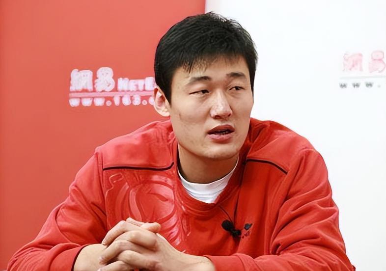 CBA有个怪人，叫苏伟，论技术，他粗糙得像块砖头，因为人家压根就不是打篮球出身的