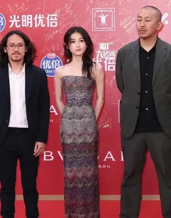 张子枫又一次成功的让所有人对她刮目相看她在上海电影节上面，都不知道她是在走红