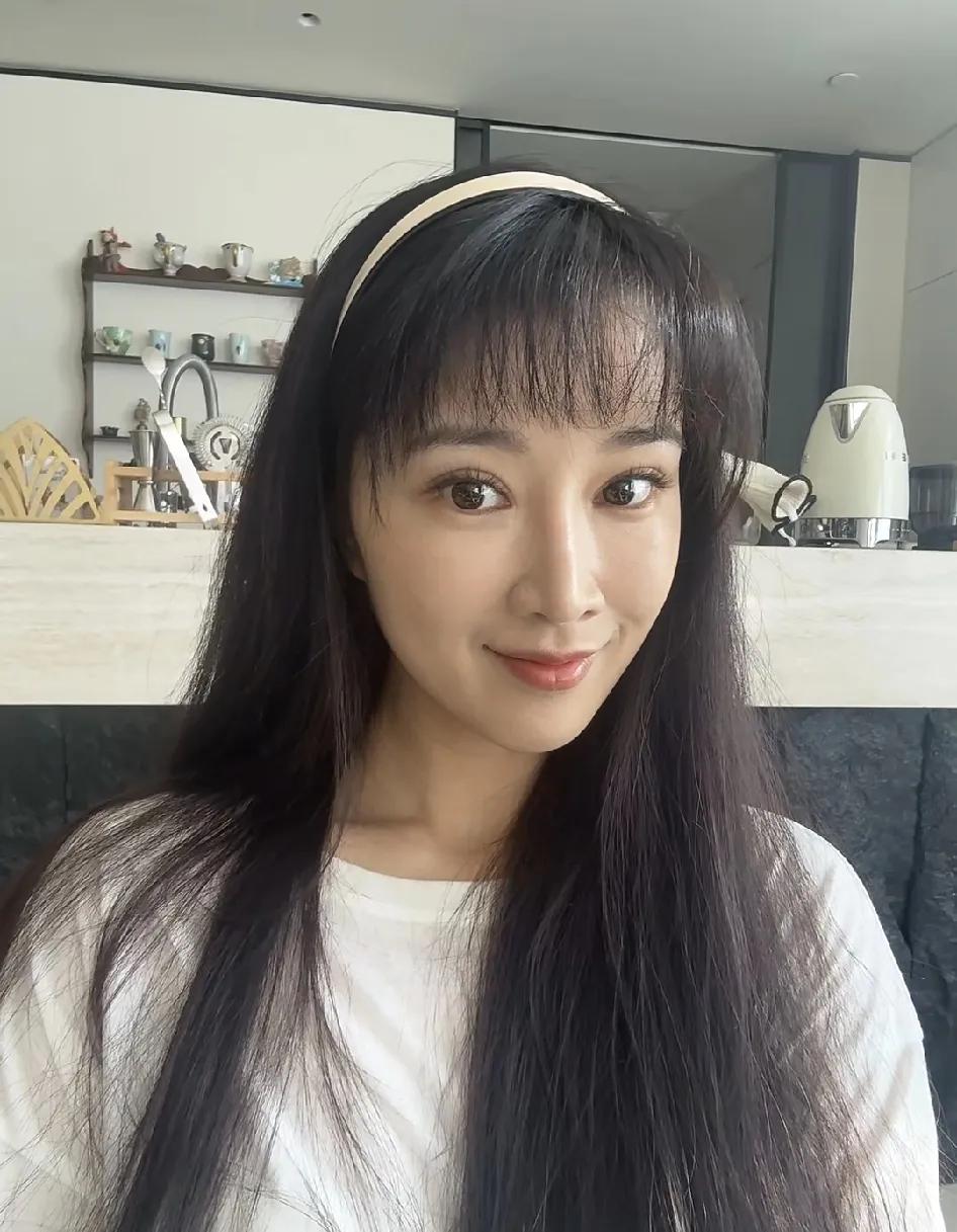 演员奚望说:“看了《阿嬷的情书》其实我们90后这一代，大都是外公外婆带大的，她们