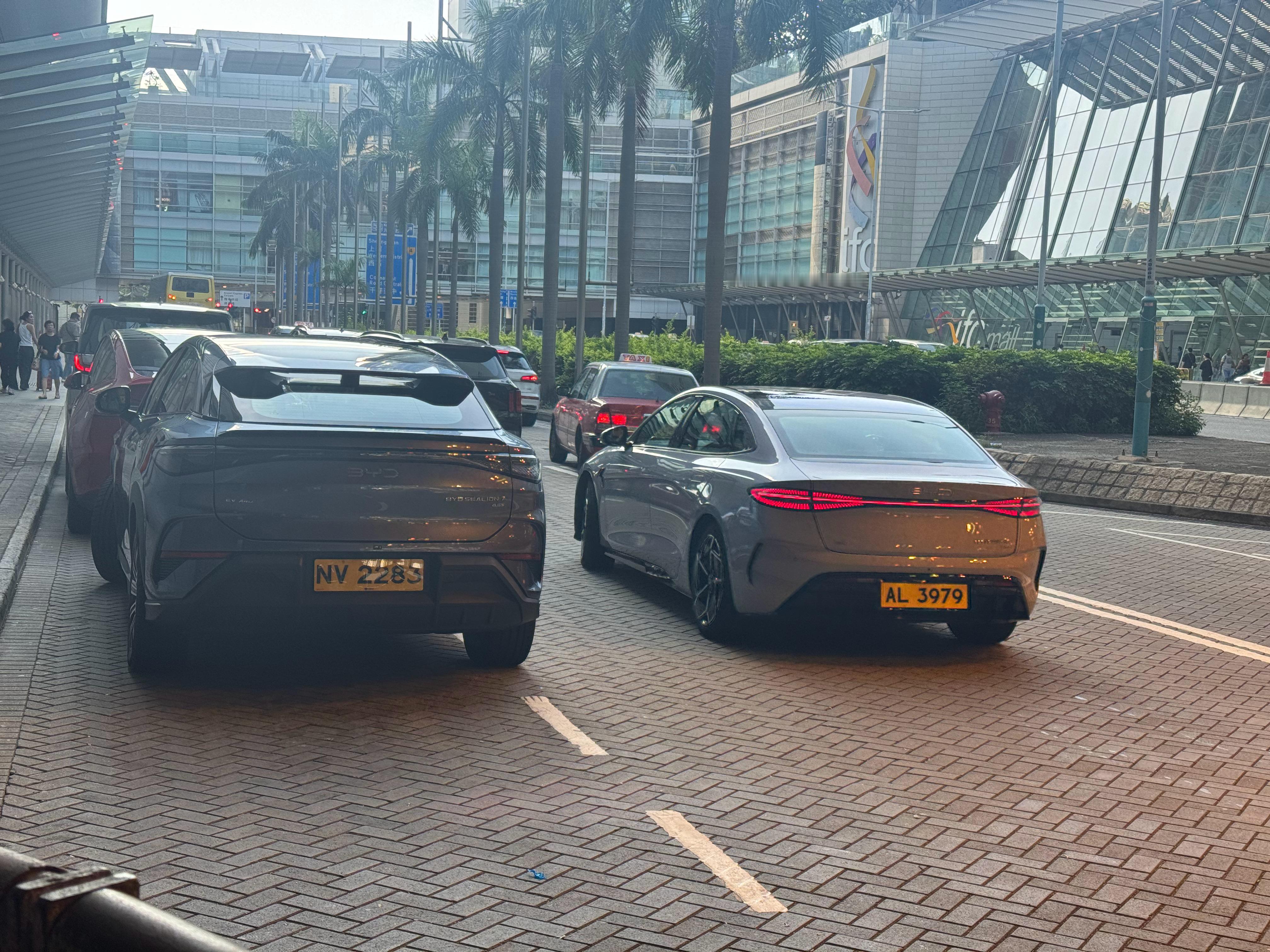 这一次去香港感触最深的就是国产电车越来越常见了其中见到最多的就是比亚迪了就单说海