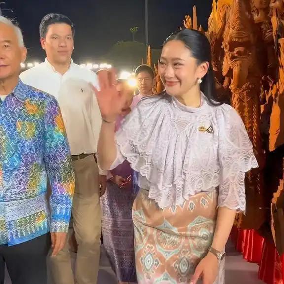 佩通坦任文化部长，而总理由阿努廷担任，那么对泰国影响如何？泰国新政府由阿努廷出