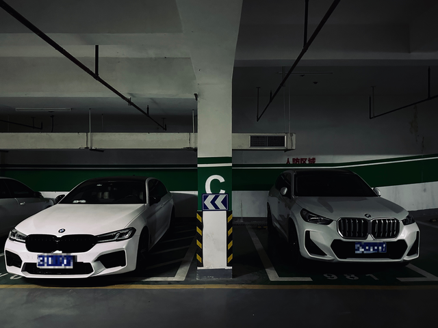 23款宝马X1s25Li换挡异响…起步加油或者快杀停降挡，底盘穿出咔咔的声