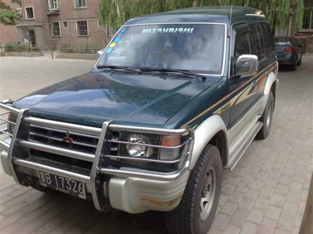 我爸开了一辈子SUV，小时候家里是这个，到后面是80万公里的普拉多，再到后来开坦