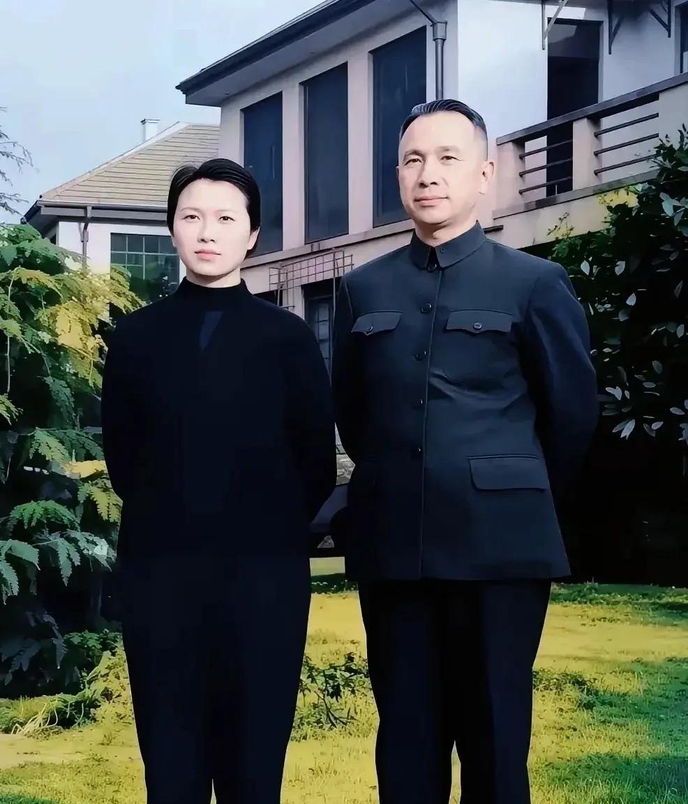 粟裕大将的夫人有多美？流传有一张楚青1952年的留影，这一年她29岁，气