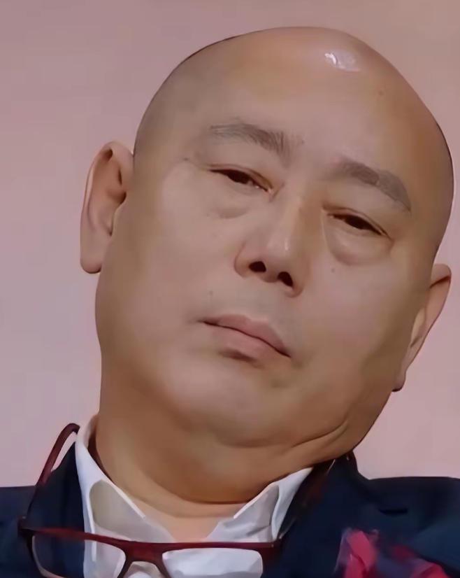 1991年，身价过亿的李诚儒，把糟糠之妻和6岁儿子赶出家门，转身娶了女朋友。20