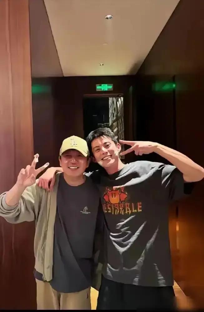 董洁14年为爱坚守，把萨顶顶养大成人，潘粤明一句“谢谢”值了看到潘粤明在采访