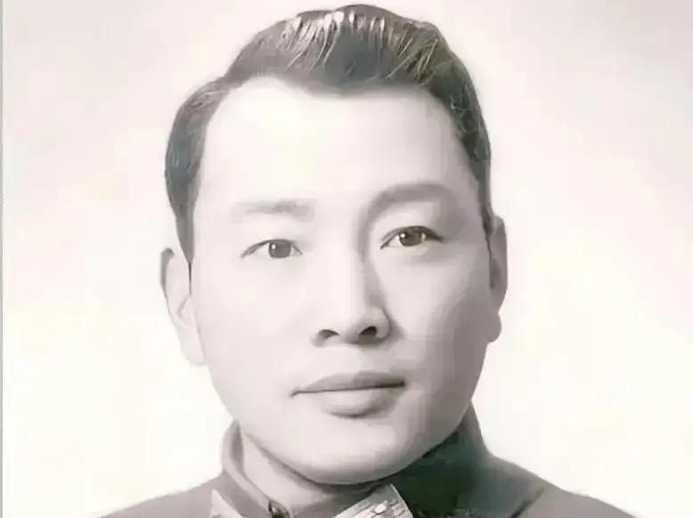 1935年，国民党中将奉命处决一位共产党要犯，开枪前才发现是自己老师，蒋介石电令