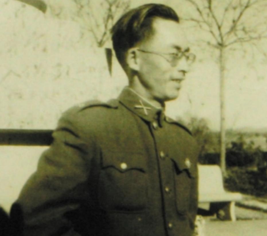 1949年，渡江战役中出现了一个不战而降的师长，他就是312师师长李碧光。被俘以