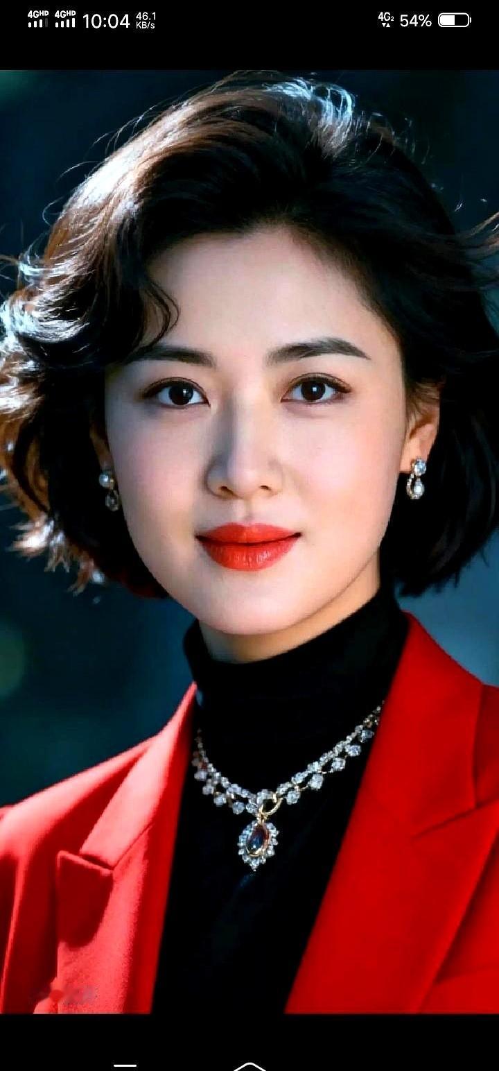 真不知道该怎么形容。就这张图，大半夜的，一下子给我干清醒了。这一身红，哪是衣