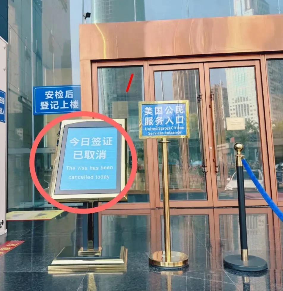 【无法忍受高温，美国驻武汉领事馆被迫暂停签证面谈业务】近日，美国驻武汉总领事馆