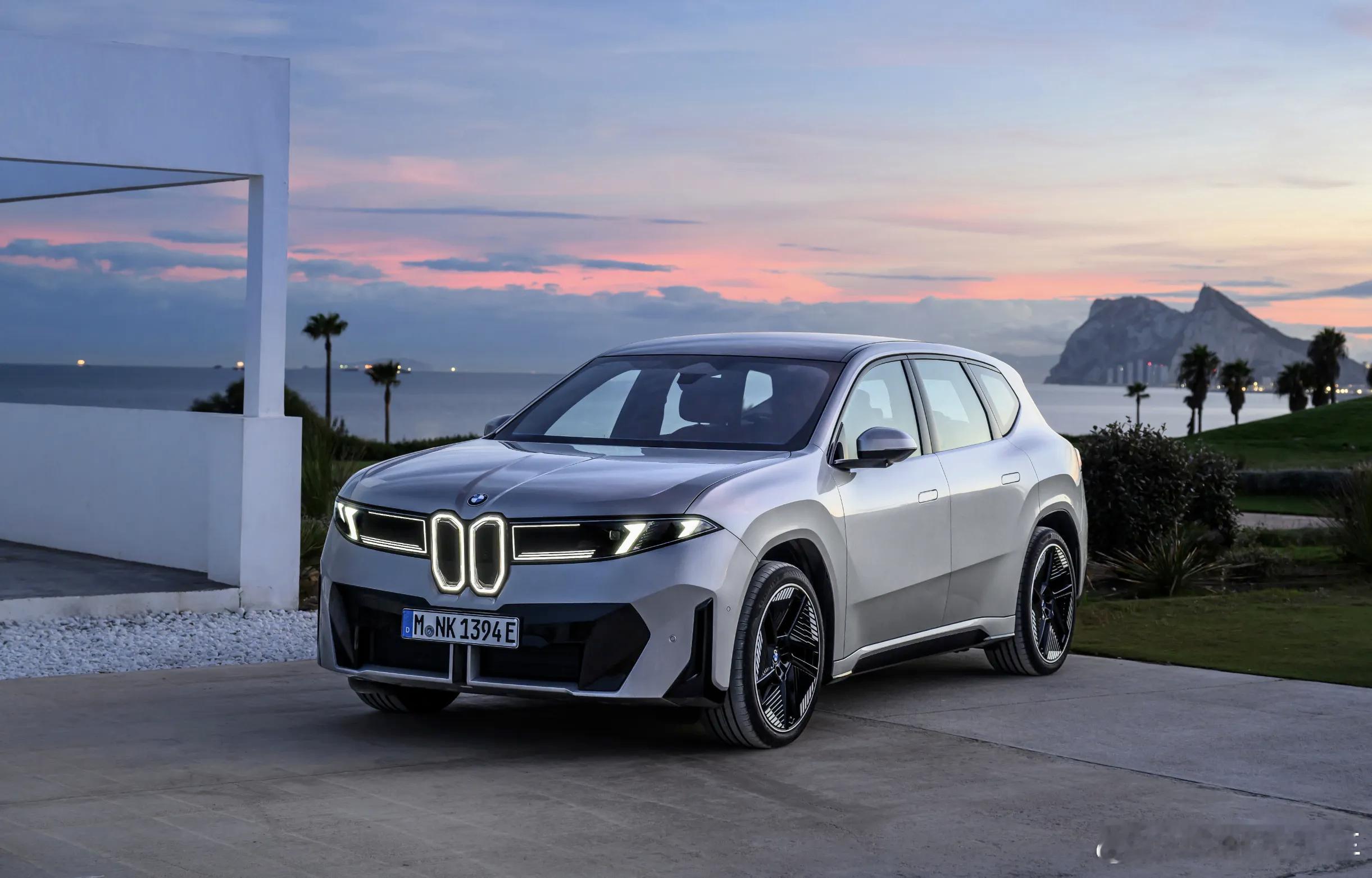 这两天陆续出了一些全新宝马iX3的试驾内容，看了看总结了几个点:1.外观很激进，