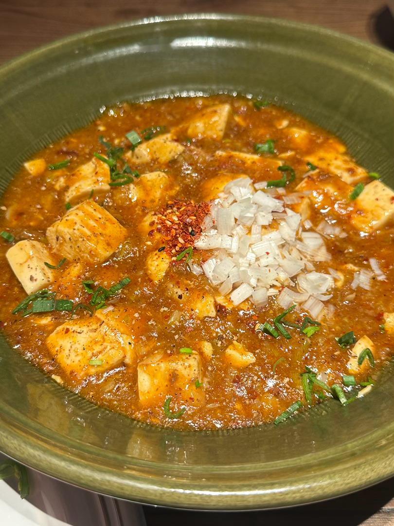 武昌万象城麻布食堂真火啊排队半天菜品味道初尝还不错，鹅肝好吃。不过这个改良版的麻