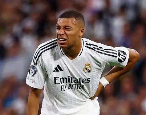 皇马更衣室已经彻底失控了。你敢信吗？一支球队在失去了自己的头号射手后，直接干