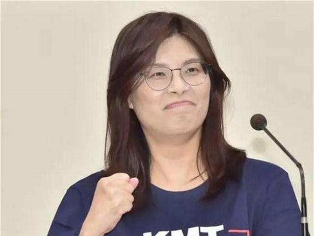 郑丽文祭出杀手锏！侯友宜和卢秀燕噤声了场面也僵了！对郑丽文来说。是一个