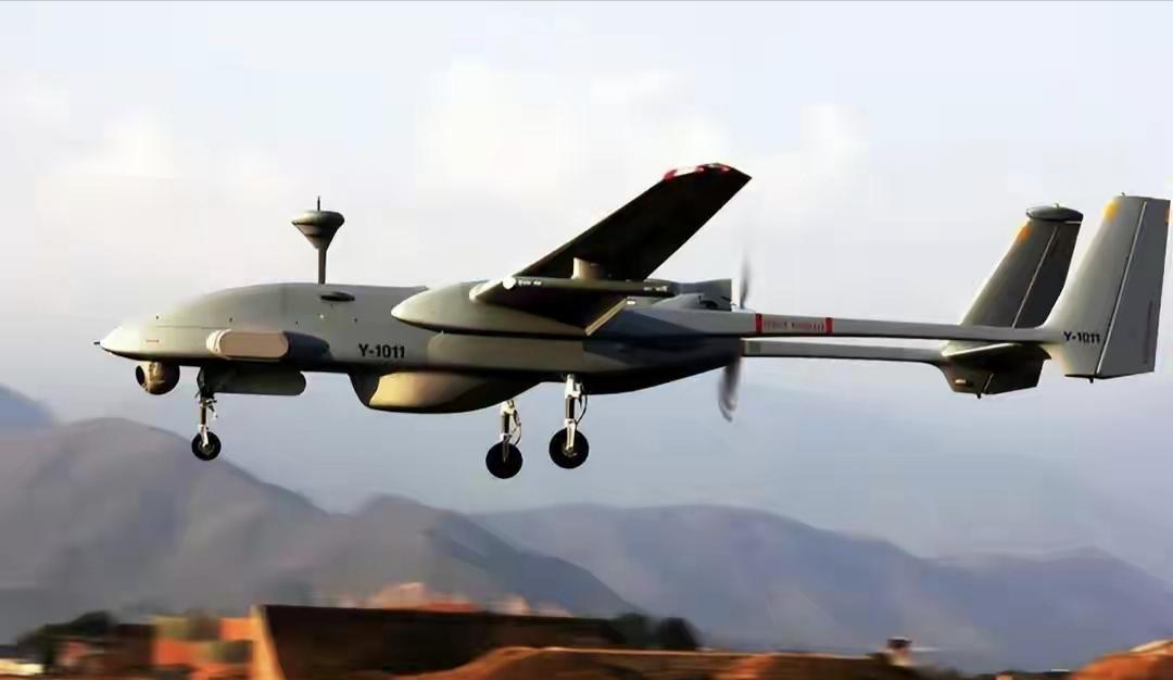 中:老三我送你一架无人机要不印:你要送我无人机？中:对啊你就说要不