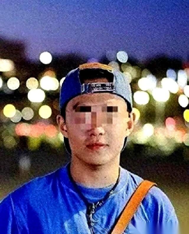 他把医院用的麻醉药，用针管和软管，从后面打进一个昏迷的人身体里。这不是电影。