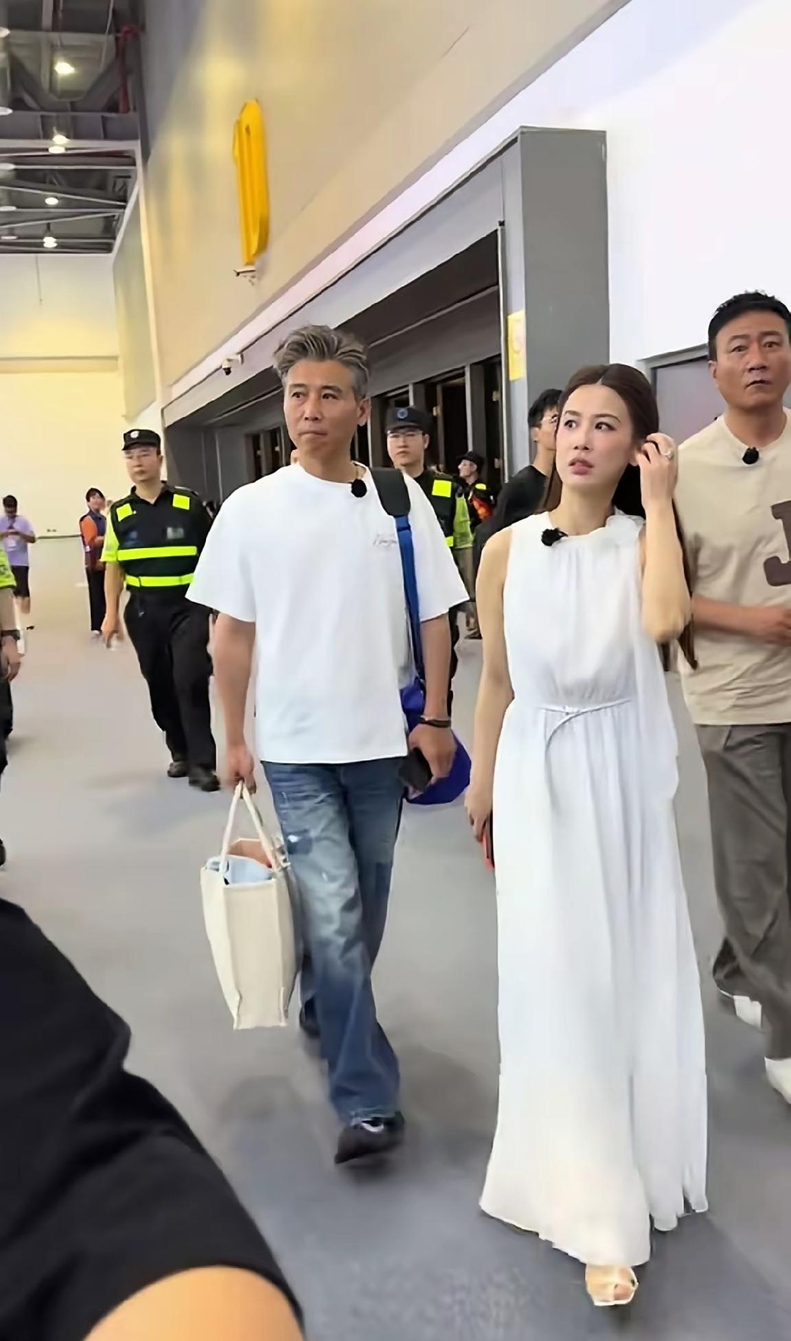 老胡和老李这两人是没戏拍了，闲得没事干了吗？你们俩跑去干什么？唉！说你们俩什么