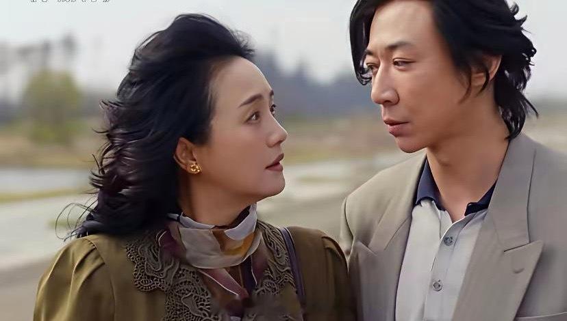 张维伊怎么容忍自己有这么丑的发型，真的大影响颜值了。张维伊能和老戏骨合作也是幸运