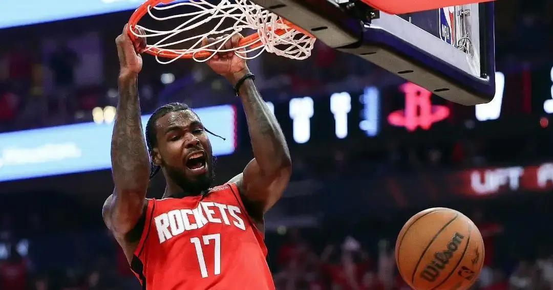 乌度卡要拆的不是申京，而是他脑子里那个“传统中锋”的芯片。最新训练营撕开底