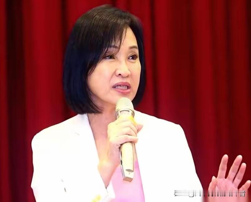 选边站就像抢最后一班车，眼看别人都手忙脚乱地赶上车了，自己还在站台那儿傻站着