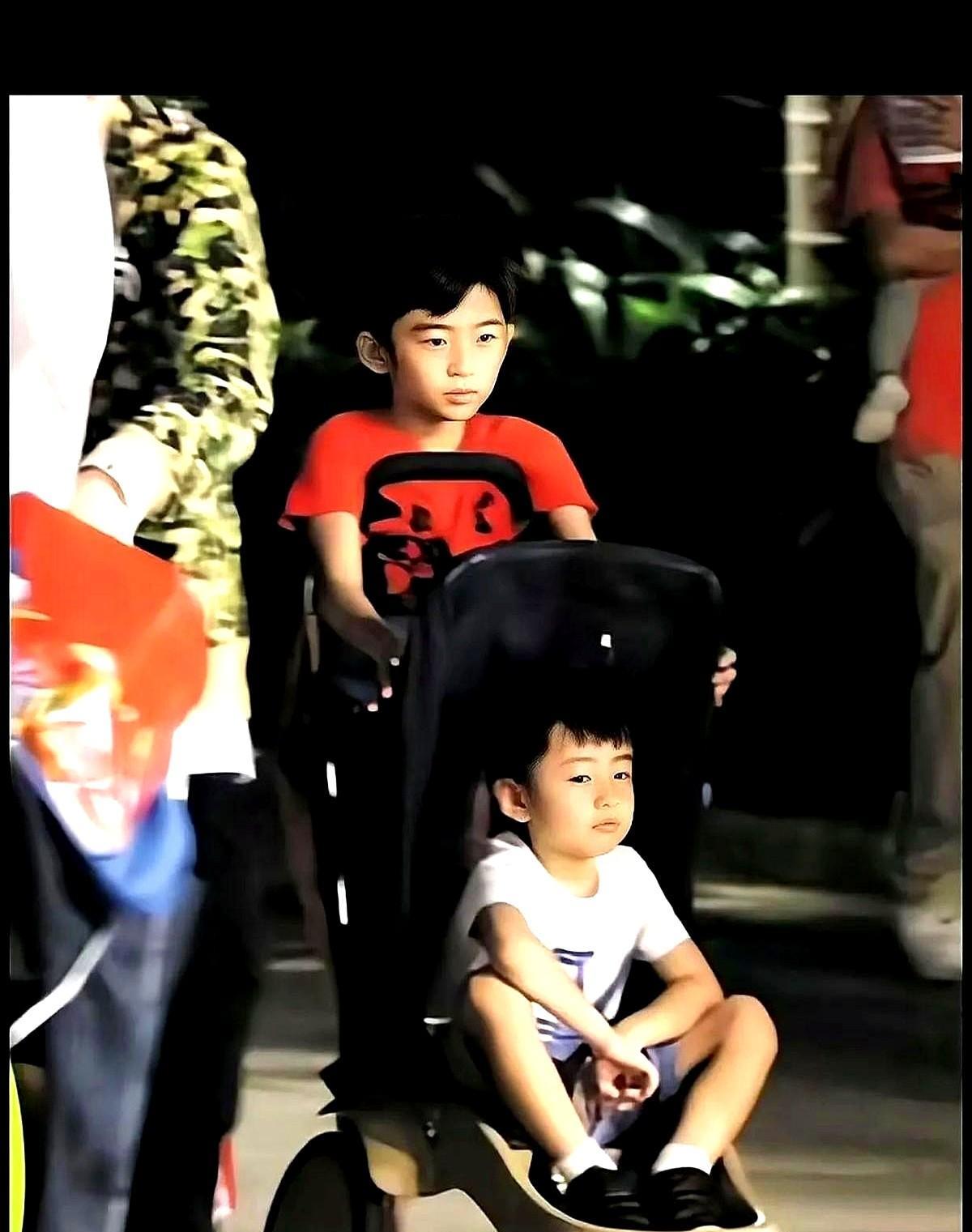 如果有人要问谢霆锋亏欠了谁？那一定是大儿子Lucas。上次商场里被拍到的一幕特