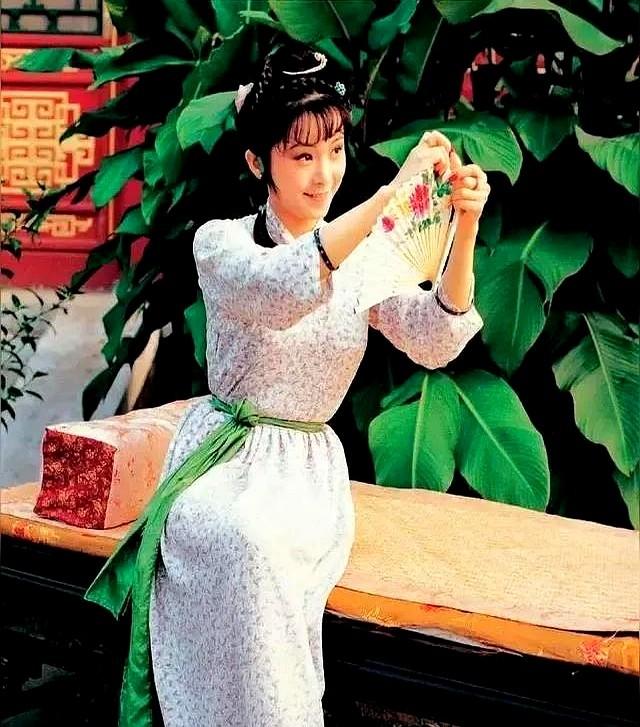 别再只吹林黛玉的灵气了，87版红楼梦藏着个狠人。人家陈晓旭凭一首诗和气质拿下