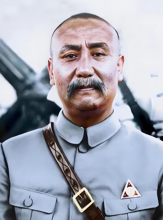 讲讲阎锡山与傅作义的恩怨情仇——1918年，23岁的傅作义从保定军校毕业，回