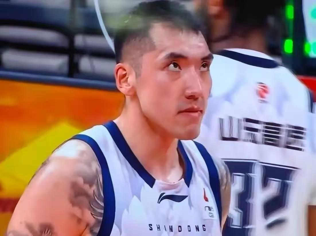 陶汉林去留尘埃落定？“老黄牛”再战一年那场赛后发布会，陶汉林没提退役的事。他