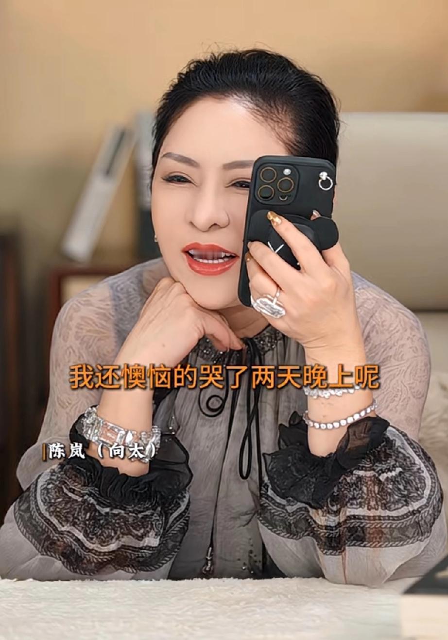 向太讲李小冉骂刘晓庆是被节目组整的因为李小冉唱歌上热搜，向太特地连线她，李小