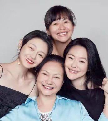 S妈才是最不好惹的女人，俗话说有其母必有其女！黄春梅早年离婚，靠自己一手把三个