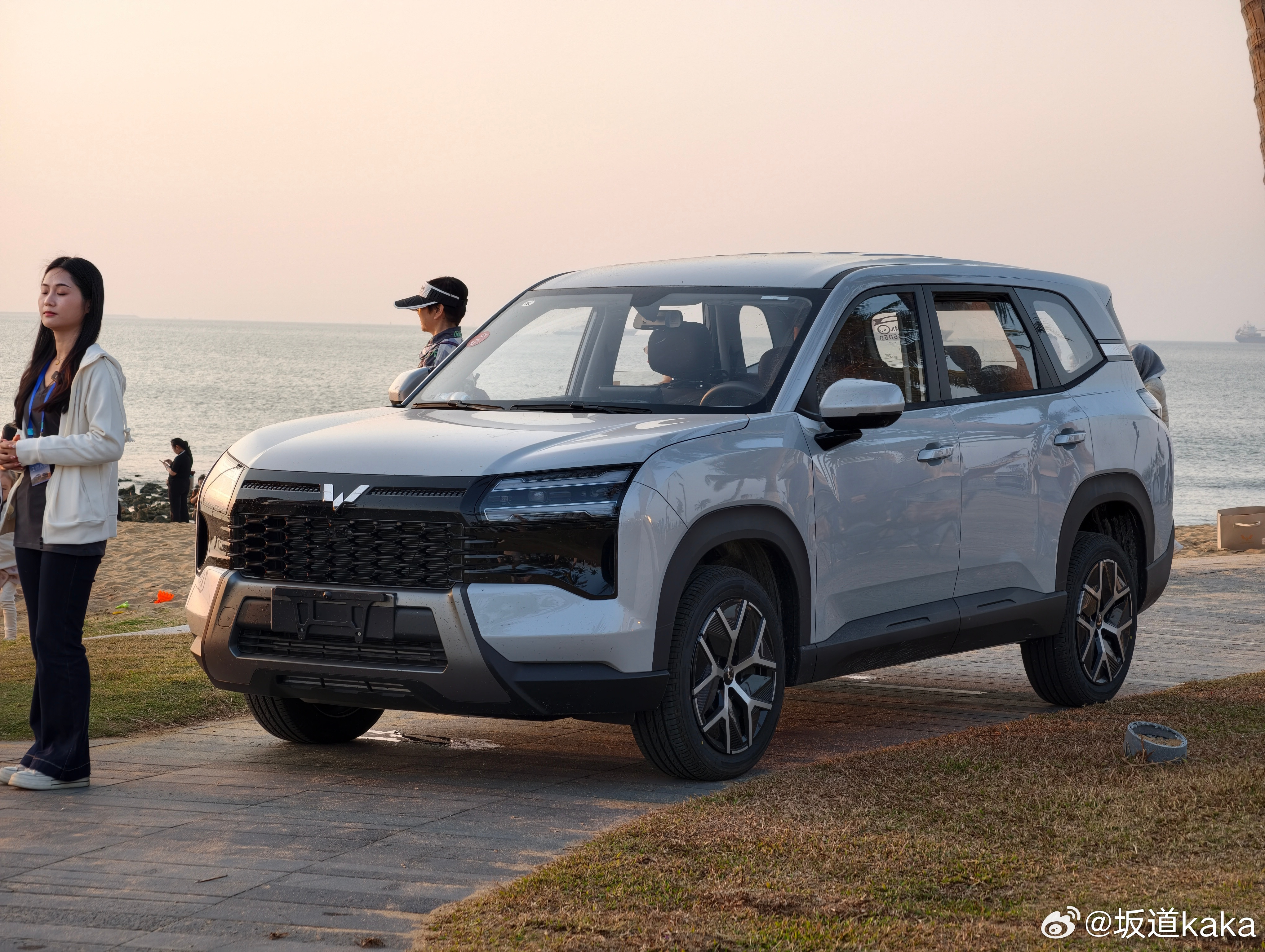 现场居然还有手动挡的五菱星光560，1.5T+6MT的，说难听点，比飞度运动。轮